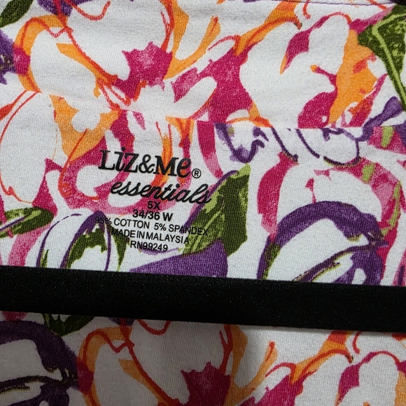 Liz & Me Colorful Short Sleeve Top - Picture 2 of 7